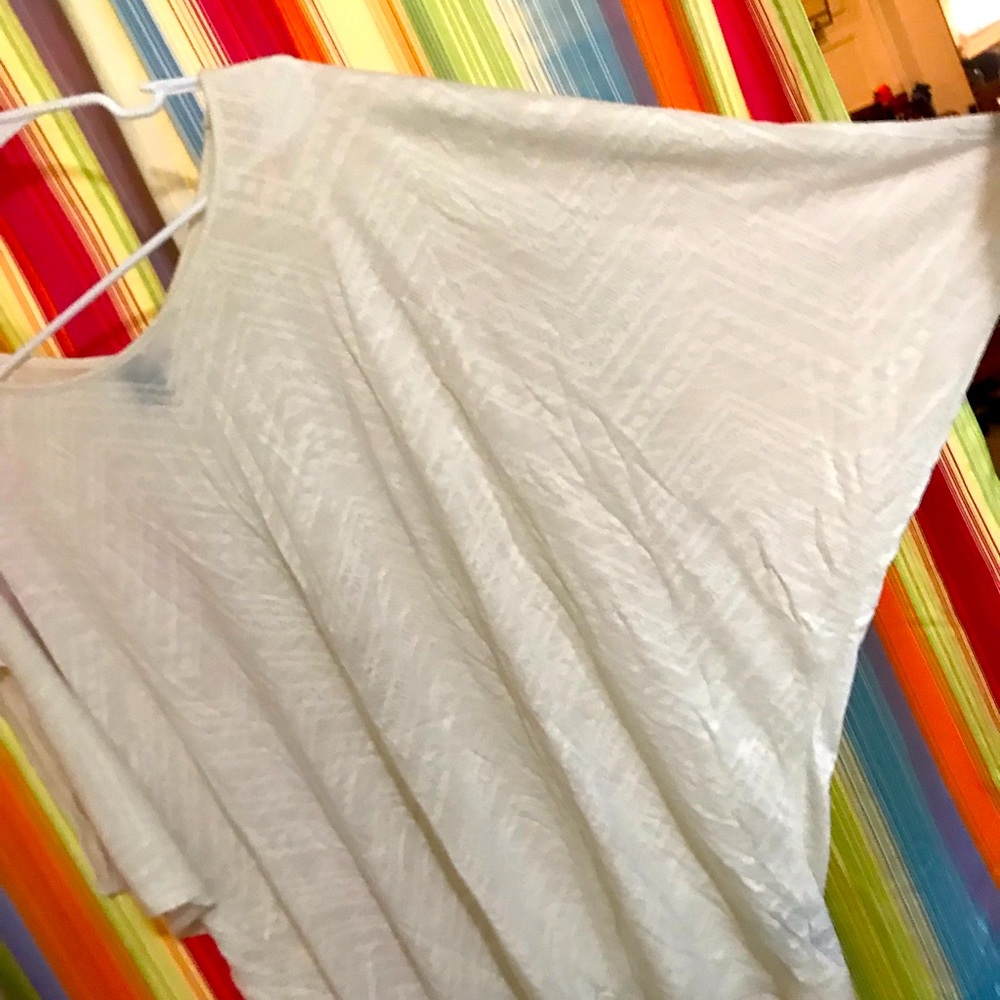 Top with Keyhole Back